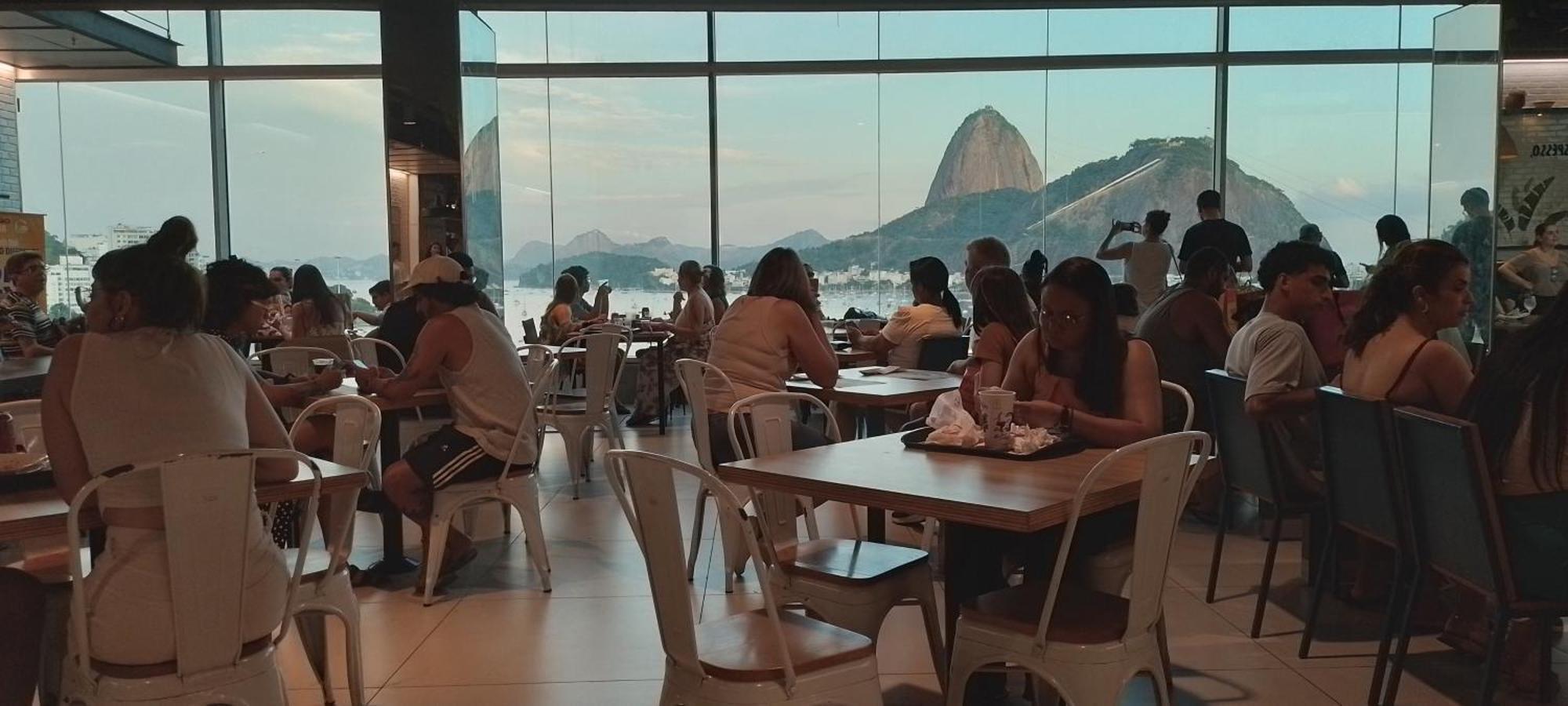 Holiday home Casario With Terrace Kitchen!Workation Private Entire House For Rent!Monthly Weekly 1 Or 2 People Ok!Gas!Supermarket!Fiber Internet!Rapidbrt Metro2 Station!Nomadremotework!Big Reduction For Over 21 Or 28 Days!Only 1 Ride To City Center Beach Rio de Janeiro